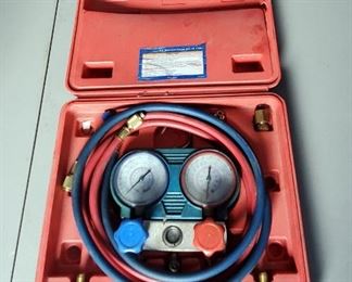 US General A/C Manifold Gauge Set, R134A Refrigerant In Carrying Case