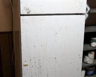 Whirlpool Refrigerator/Freezer Model ET14JK 64" x 28" x 27" Plugged In And Powered On