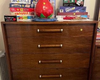 Games & Dresser