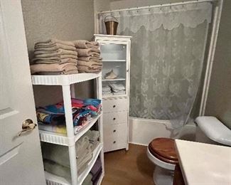 Linens & Shelf