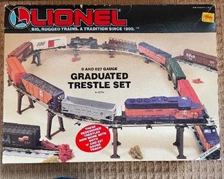 Item 119:  Lionel Graduated Trestle Set:  $20