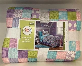 Item 180:  Circo Twin Quilt & Sham Set:  $14