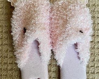 Item 245: NEW Betta Slippers, size XL: $8