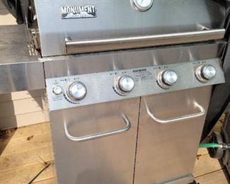 Monument gas grill