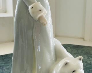 30_____ $90 
Royal Doulton&nbsp; "A
winer's walk" Reflections HN3052 - 12T x 6W
