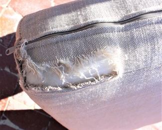 Damage on cushion of Majorca set.