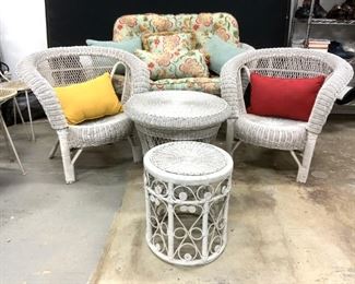 Lot 5 Vintage Wicker Set & Pillows
