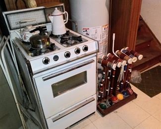 Tiny gas stove, croquet set