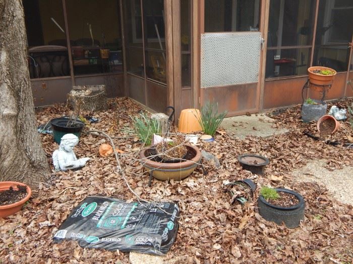 Lots of garden pots and yard items.