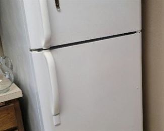 Frigidaire 18.2 Cubic Ft Fridge