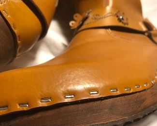 NWOT clog dingo boots from Hanna Andersson.