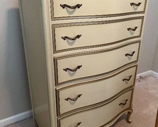 Chest of drawers