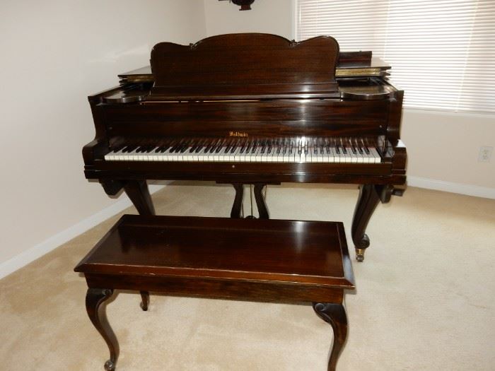 Beautiful Baldwin Baby Grand Piano w/Bench