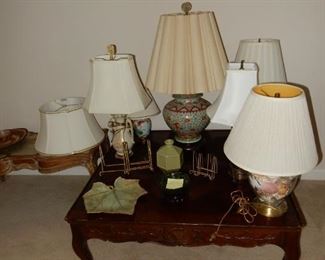 Coffee Table w/assortment of lamps