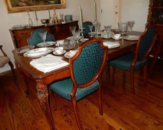 Vintage Dining Room Table & Chairs