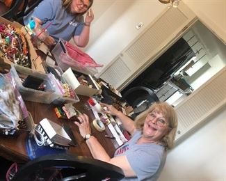 Dale and Liz having fun tagging away!