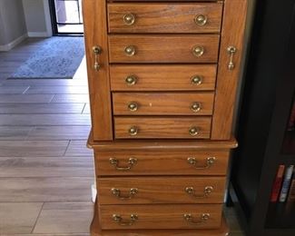 Beautiful jewelry chest. So much storage!! Well made. In excellent condition. 