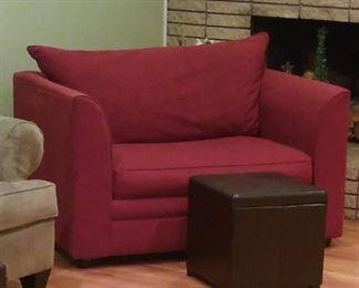 Loveseat w/hideaway bed