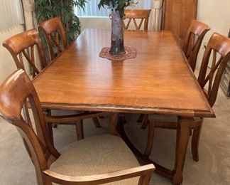 Chatham Glen Dining Room.  Dining Room Table with 2 leaves, 2 captains chairs, 4 chairs, pads