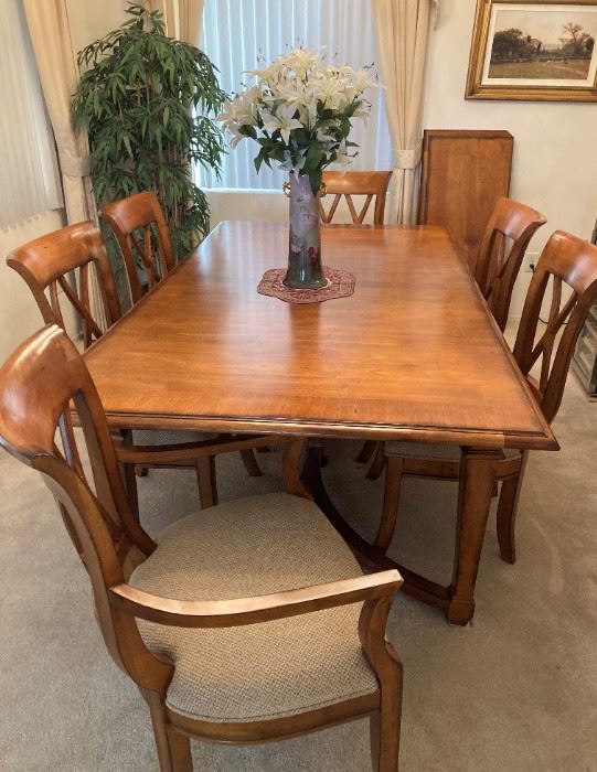 Chatham Glen Dining Room.  Dining Room Table with 2 leaves, 2 captains chairs, 4 chairs, pads