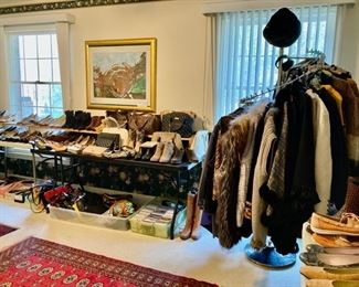 Clothing room overview Women's clothing sizes L/XL shoe sizes 9/9M