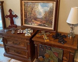 High Quality Pair of Wood Nightstands 