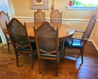 Thomasville
One extra leaf & 6 chairs