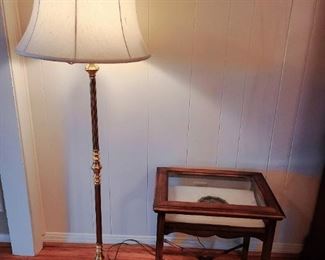 Floor lamp
Shadow box side table
