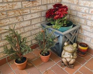 Outside decor and plants