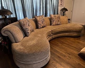 Gold 7-Seat Semi Round Couch
OFFSITE pick up