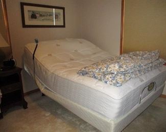 LIFT bed ... CLEAN & works