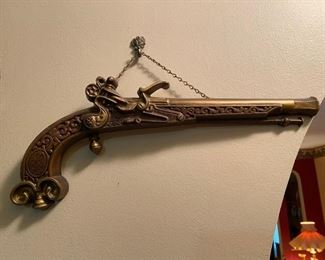 Vintage SEXTON Pistol Cast Metal Wall Decor Art - 1 Flint Lock Revolver Musket