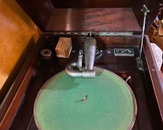 Antique Victrola Phonograph
