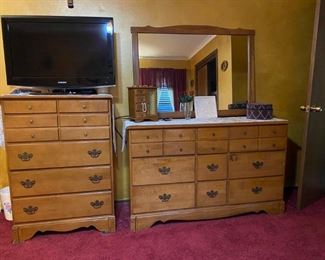 American Colonial Honey Maple Dresser with Mirror and Chest of Drawers 