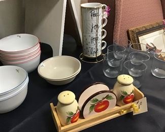 Apple motif kitchen items.  Stackable coffee cups