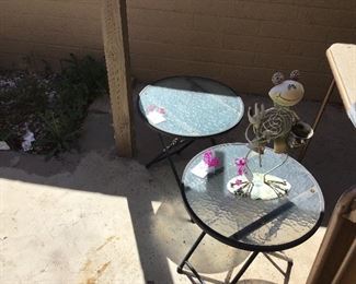 Glass top patio tables & a cute frog 🐸 