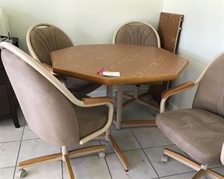 Dining room table & 4 chairs