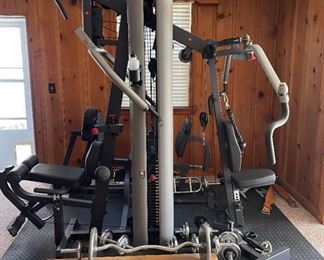 003 Work It Out With BodySolid