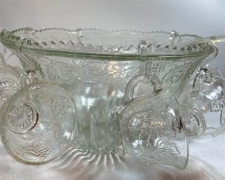 Princess 18 Piece Crystal Punch Set 1902.17 Qt. Bowl, 8Cups, 8Hooks, 1Ladle, Indiana Glass Co.