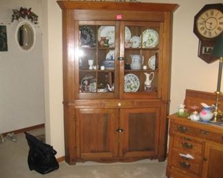 12 PANE CORNER CUPBOARD CHERRY/WALNUT, DRY SINK, SCHOOLHOUSE CLOCK (7 DAY WIND)