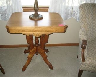 ANTIQUE ACCENT TABLE