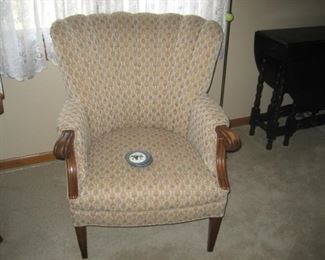ANTIQUE CHAIR