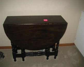 ANTIQUE DROP LEAF TABLE