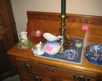 VARIETY OF GLASSWARE