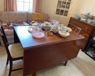 Williams Kimp Drop Leap Table