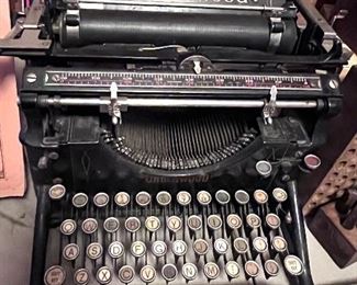 Vtg. Underwood typewriter 