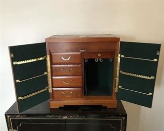 Jewelry chest ready for your own collection.