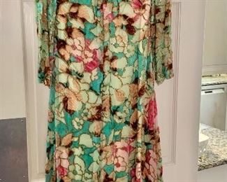 $75 Vintage dress jeweled collar. Shoulder 17.25" W.