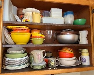 Tupperware and dishes