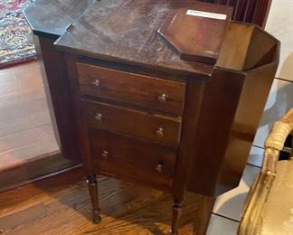 https://agesagoestatesales.square.site/product/lb5005-vintage-martha-washington-table-sewing-thread-cabinet-estate-sale-pickup/10?cp=true&sa=true&sbp=false&q=false	LB5005 Vintage Martha Washington Table/ Sewing Thread Cabinet - Estate Sale Pickup		BIN	250
